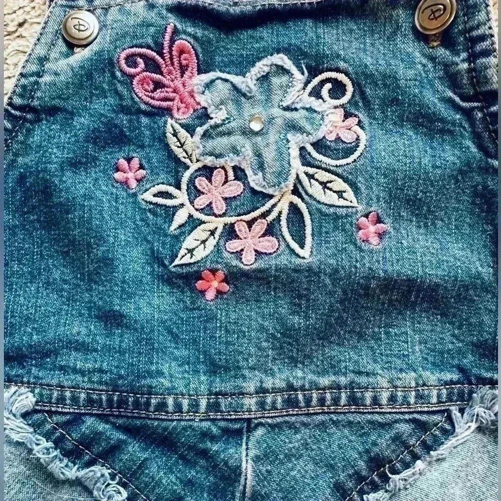 Disney Kids 2 Toned Denim Flower Embroidered Dress Size 6/6X💙